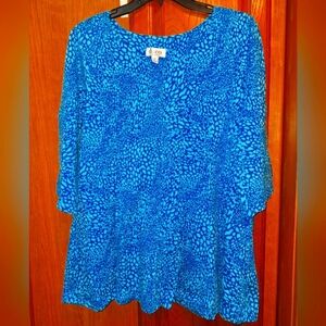 A D & Co ladies blue tunic top 3/4 sleeve in a size 1X.